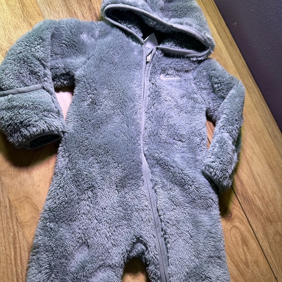 Nike Kids Fuzzy Gray Matching Set - Picture 3 of 9